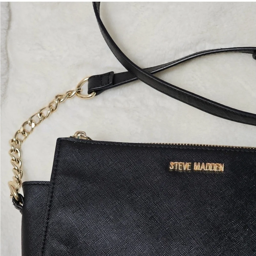 Steve Madden Elegant Black Crossbody Bag with Gold Chain